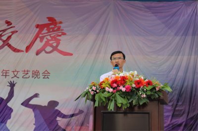 记海口市琼山中学初中部少年礼暨新团员入团宣誓仪式